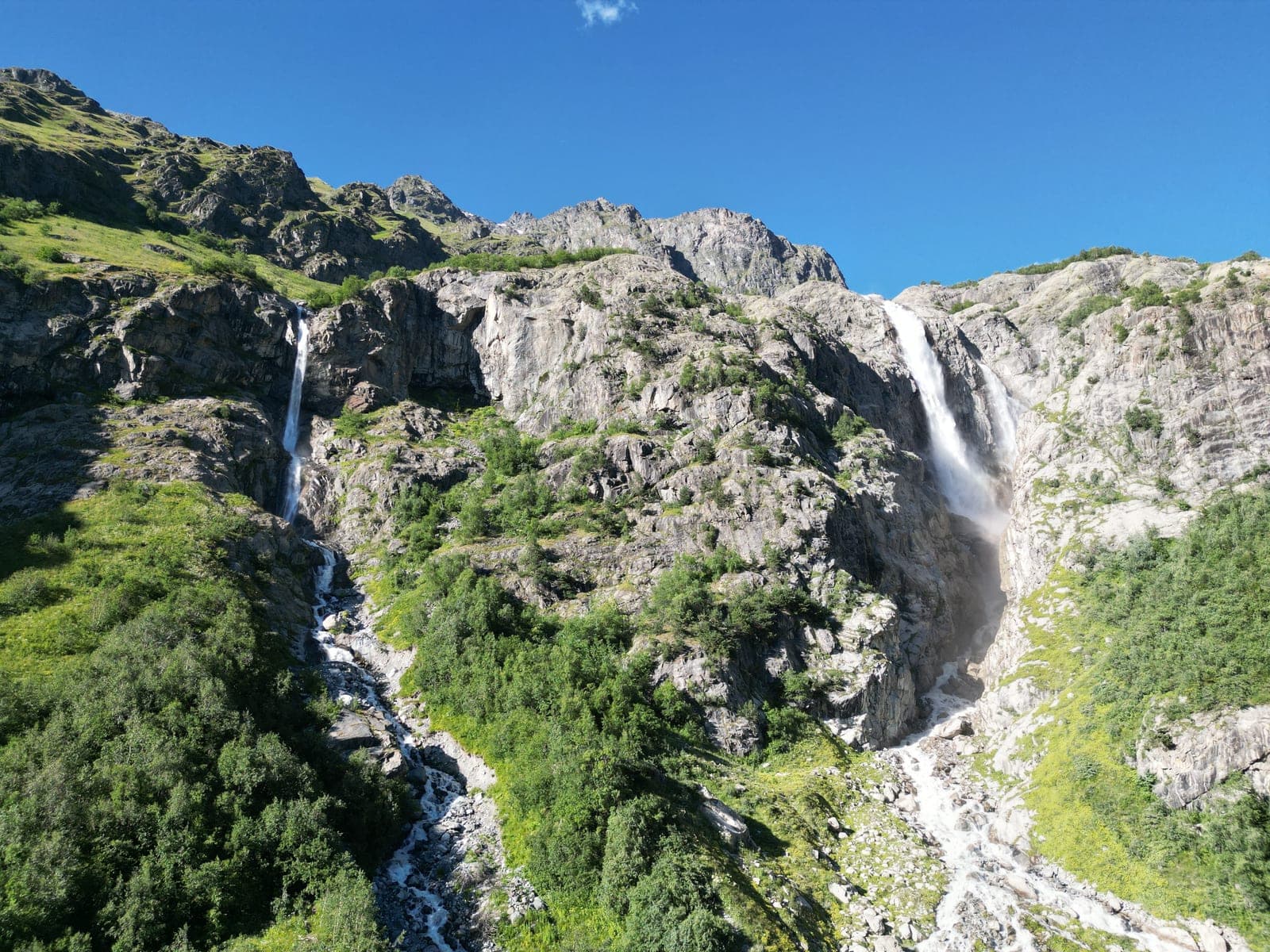 Shdugra waterfall Mazeri
